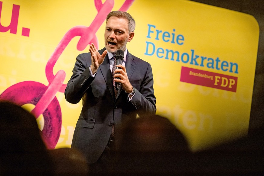 14.02.2024, Brandenburg, Potsdam: Christian Lindner (FDP), Bundesminister der Finanzen, spricht beim Politischen Aschermittwoch der FDP Brandenburg. Foto: Fabian Sommer/dpa +++ dpa-Bildfunk +++