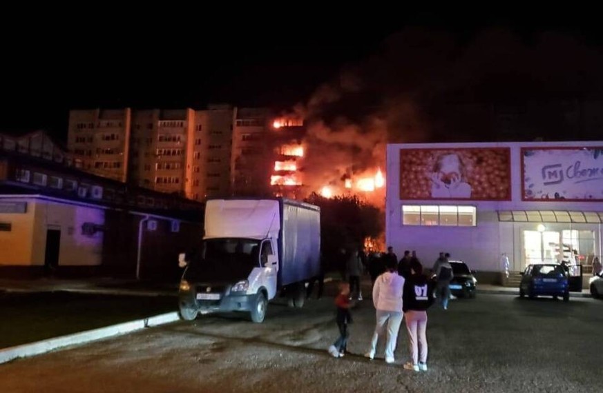 Russia Plane Crash 8297226 17.10.2022 In this handout photo released by the Prosecutor s Office of Krasnodar region, a view shows a fire at a residential building after the crash of Sukhoi Su-34 jet,  ...