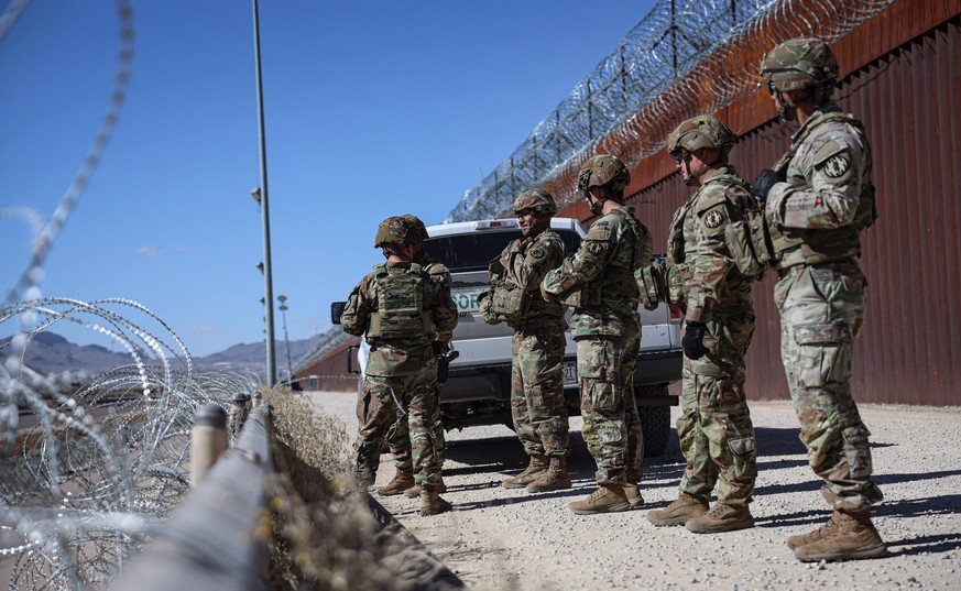 February 15, 2025, El Paso, Tx, United States: U.S. soldiers assigned to the 89th Military Police Brigade inspect a section of the border wall, February 15, 2025 near El Paso, Texas. U.S President Don ...