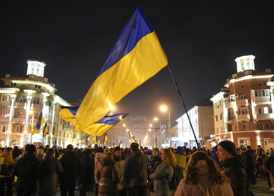 Menschen demonstrierten in Mariupol am 22. Februar – noch vor Kriegsausbruch in der Ukraine.
