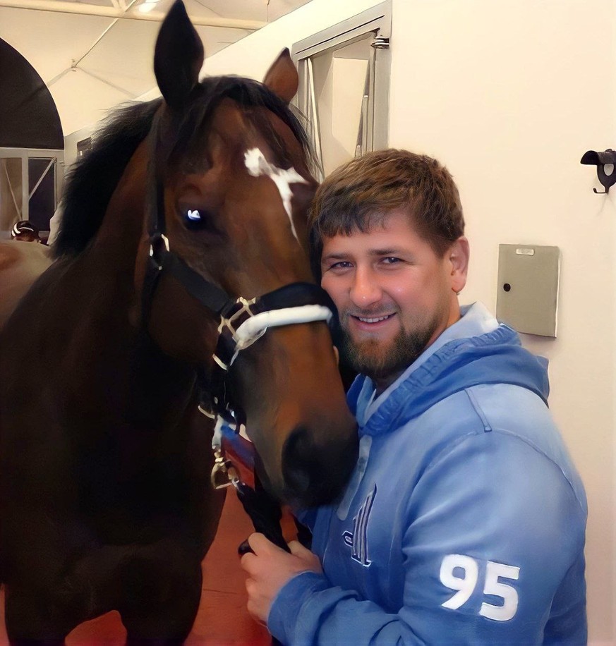 Ein bereits älteres Bild von Ramsan Kadyrow mit seinem Hengst Zazou.
