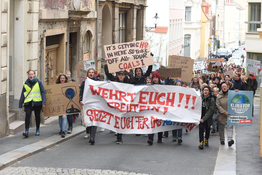 Jung an der Basis – aber nicht im Bundestag: Schüler und Studenten im April 2019 bei einer Klimademo im sächsischen Zittau. Die Demo hatte die örtliche Linksjugend angemeldet. 