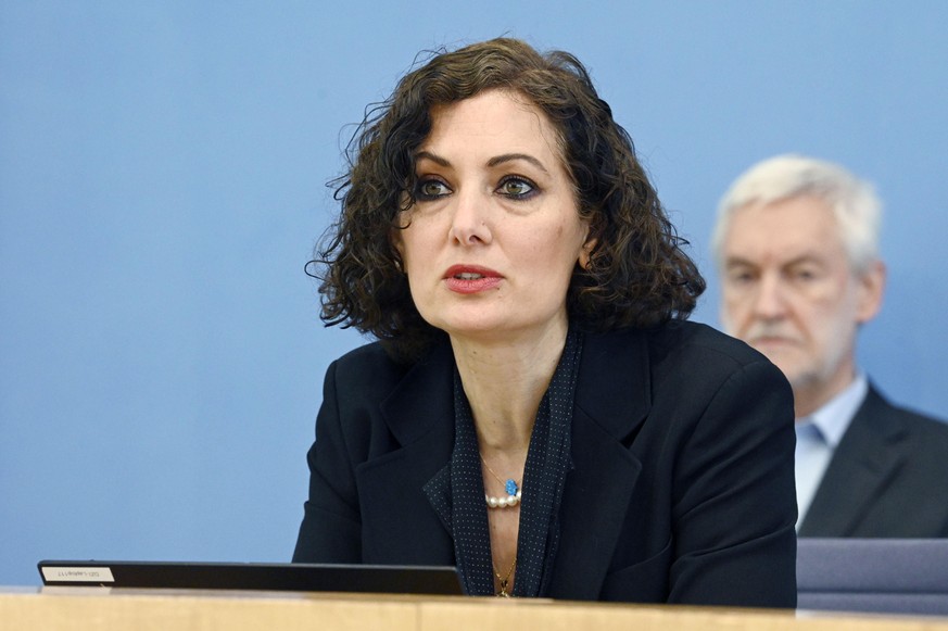 Naika Foroutan bei der Bundespressekonferenz Erste Ergebnisse des Nationalen Diskriminierungs- und Rassismusmonitors (NaDiRa): Rassistische Realitäten - wie setzt sich Deutschland mit Rassismus ausein ...