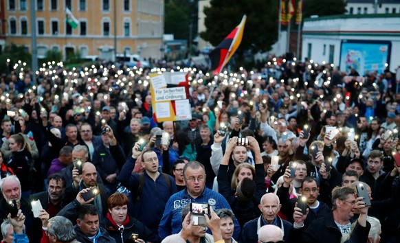 People use the flashlights from their phones as they take part in a protest in Chemnitz, Germany, August 30, 2018. REUTERS/Hannibal Hanschke