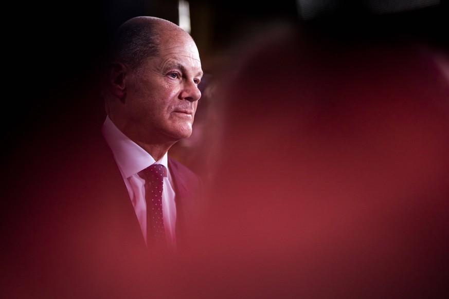 Olaf Scholz, Kanzlerkandidat der SPD, aufgenommen waehrend einer TV-Schalte nach der Verkuendung der Prognosen zur Bundestagswahl in Berlin, 26.09.2021. Demnach sind die SPD und die CDU nahezu gleicha ...