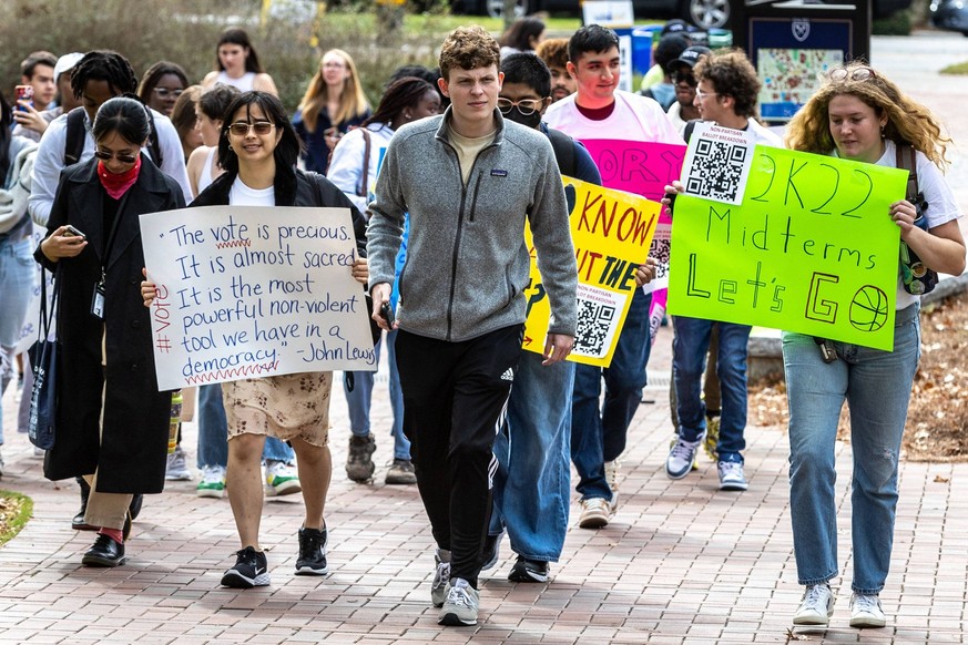 December 3, 2022: Students march to the polling site on Emory University s campus during a Vote Early Day party on Oct. 28, 2022. - ZUMAm67_ 20221203_zaf_m67_001 Copyright: xStevexSchaeferx