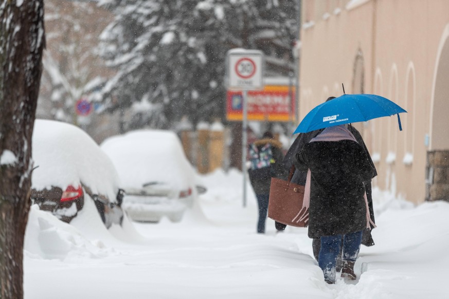 Heftiger Wintereinbruch in Jena - Schneechaos legt Jena lahm,