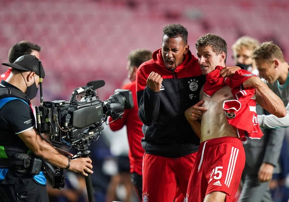 Final Football UEFA Champions League FC BAYERN MUENCHEN - PARIS ST. GERMAIN PSG Lisbon, Lissabon, Portugal, 23rd August 2020. Schlussjubel: Jerome Boateng Muenchen, Thomas Mueller Muenchen in TV Kamer ...