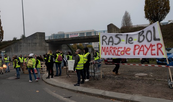 November 17, 2018 - Nantes, France - Thousands of citizens of Loire-Atlantique in Nantes, France, on 17 November 2018 answered the call of the yellow vests launched on the networks to protest against  ...