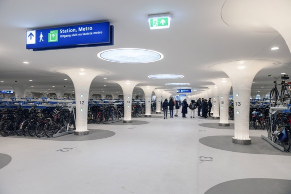 Amsterdam The Netherlands 28th January 2023. In Amsterdam members of the public get their first chance to look at the finished product of a large infrastructure at Centraal Station, namely the new und ...