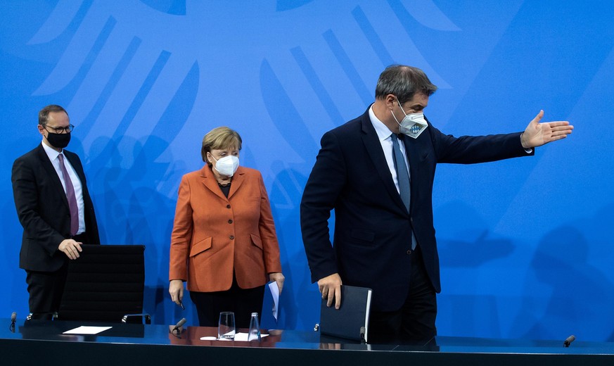 13.12.2020, Berlin: Recrop - Bundeskanzlerin Angela Merkel (CDU) verl