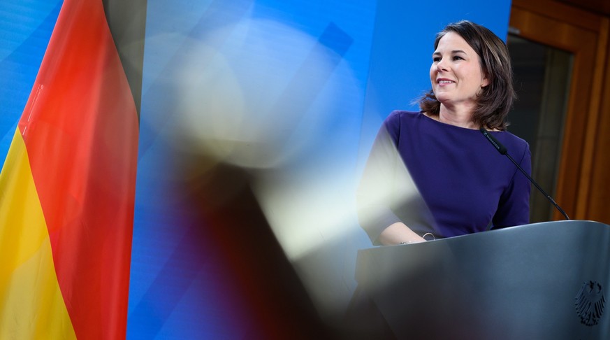 09.01.2023, Berlin: Annalena Baerbock (Bündnis 90/Die Grünen), Außenministerin, äußert sich bei einer Pressekonferenz nach ihrem Gespräch mit dem Außenminister von Zypern, Kasoulides, im Auswärtigen A ...