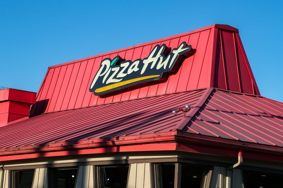 February 10, 2022, Bloomsburg, United States: An exterior view of a Pizza Hut restaurant sign and logo on a roof..Exterior views, signs, and logos of fast food restaurants in Bloomsburg, Pennsylvania. ...