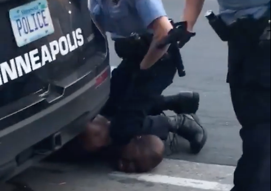 Ein Video geht derzeit viral, dass einen brutalen Polizeieinsatz bei einem afroamerikanischen Mann zeigt, der später im Krankenhaus verstirbt.