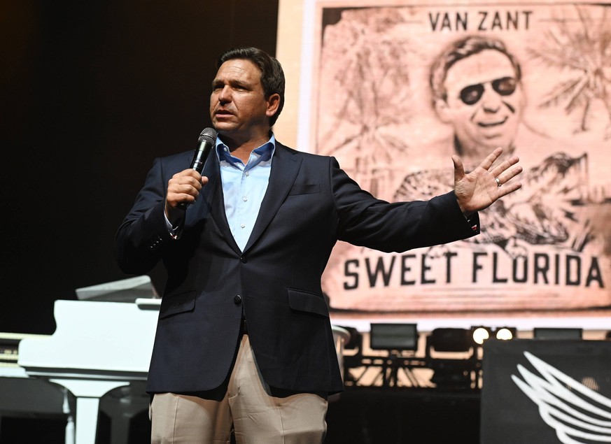 HOLLYWOOD FL - OCTOBER 16: Florida Governor Ron DeSantis speaks on stage during a check presentation for Hurricane Ian relief before Lynyrd Skynyrd perform at Hard Rock Live held at the Seminole Hard  ...