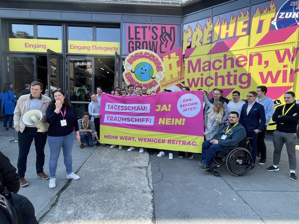 Die Jungen Liberalen fordern vor dem Bundesparteitag der FDP am Freitag in der STATION Berlin eine ÖRR-Reform und attackieren damit konkret Florian Silbereisen mit seiner Sendung Traumschiff.