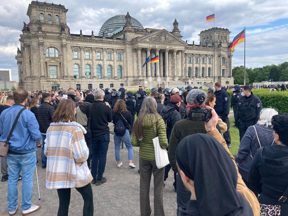 Eine sogenannte "Hygiene-Demo" vor dem Reichstag in Berlin im Mai.