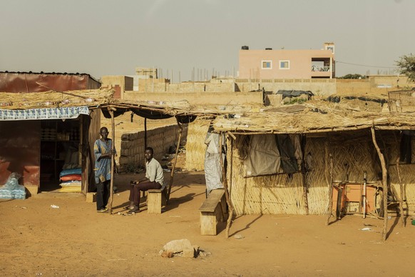 Wohnsiedlung am Rande von Niamey, 14.04.2022. Niamey Niger *** Housing estate on the outskirts of Niamey, 14 04 2022 Niamey Niger Copyright: xFlorianxGaertnerx