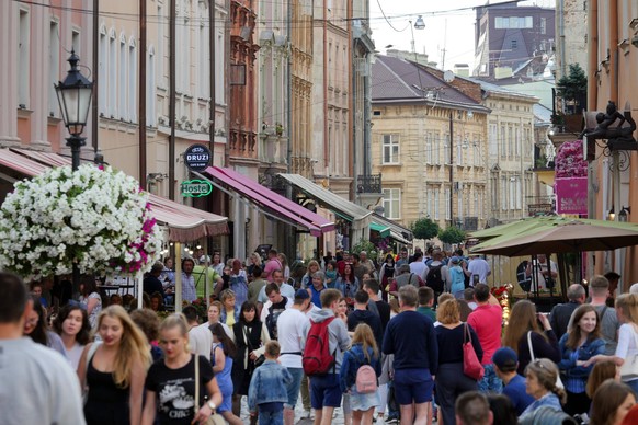 Lemberg Lviv, Altstadt, in den Stra�en kann man shoppen oder die Gastronomie genie�en *** Lemberg Lviv, old town, in the streets you can shop or enjoy the gastronomy