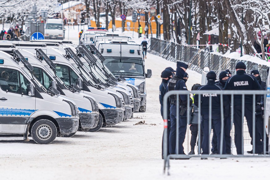 Im Wintersportzentrum Zakopane kam es vermehrt zu Polzeieinsätzen, weil sich nicht an die Corona-Richtlinien gehalten wurde.