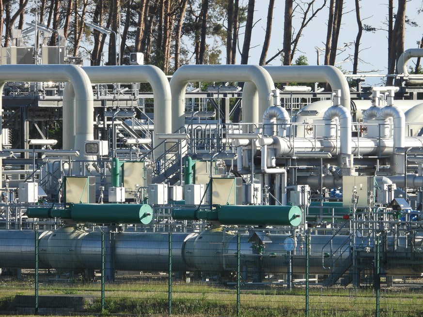 Im Industriegebiet von Lubmin enden die Gaspipelines für Nord Stream 1 und Nord Stream 2. Was der Stopp der Zertifizierung für die Stadt und die Bürger bedeutet kann noch niemand sagen. Die Frage ist: ...