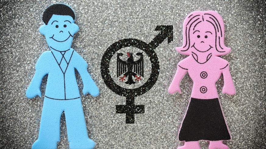 Bilder des Tages Figuren von Mann und Frau mit intersexuellem Geschlechterzeichen und Bundesadler, Bundesverfassungsgericht fordert drittes Geschlecht im Geburtenregister *** Figures from Man and Woma ...