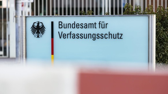 Das Bundesamt fÃ_r Verfassungsschutz (BfV) in Chorweiler. Das Verwaltungsgericht KÃ¶ln hatte dem Bundesamt fÃ_r Verfassungsschutz unter Amtschef Thomas Haldenwang zuletzt vorerst untersagt, die Partei ...