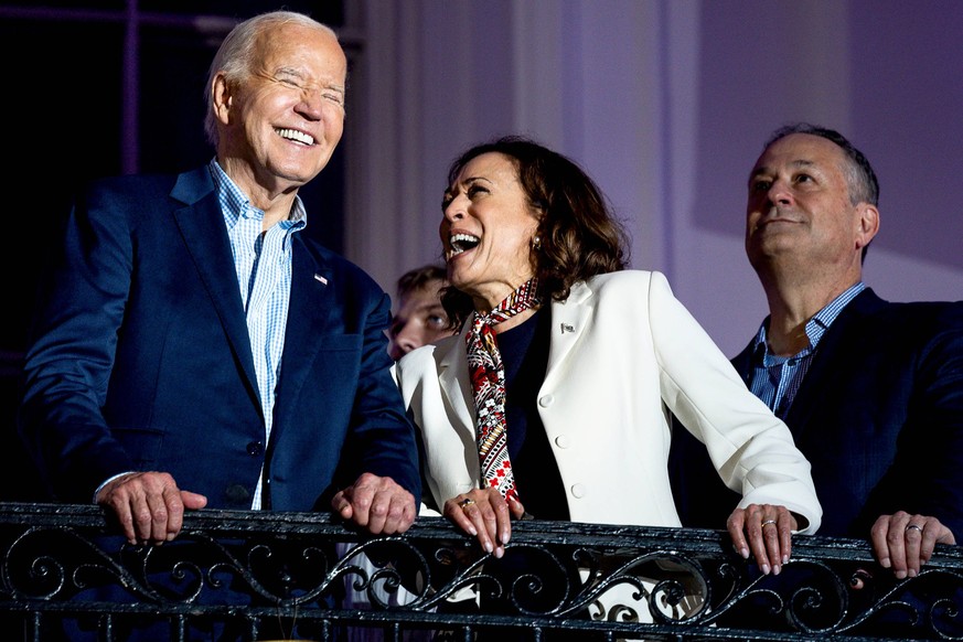 July 4, 2024, Washington, District Of Columbia, USA: United States President JOE BIDEN, US Vice President KAMALA HARRIS, and second gentleman DOUG EMHOFF on the Truman Balcony of the White House. Bide ...