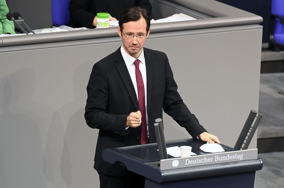 Dirk Wiese in der 10. Sitzung des Deutschen Bundestages im Reichstagsgebäude. Berlin, 12.01.2022