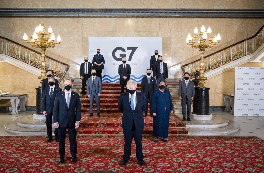 Bundesaussenminister Heiko Maas, SPD, aufgenommen beim Familienfoto im Rahmen des G7 Aussenministertreffen im Lancaster House in London, mit Boris Johnson, Premierminister des Vereinigten Koenigreichs ...