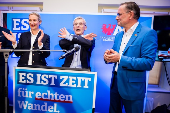 22.09.2024, Brandenburg, Potsdam: Alice Weidel (l-r), AfD-Bundessprecherin, Hans-Christoph Berndt, stellvertetender Vorsitzender der AfD Brandenburg und Spitzenkandidat, und Alice Weidel, AfD-Bundessp ...