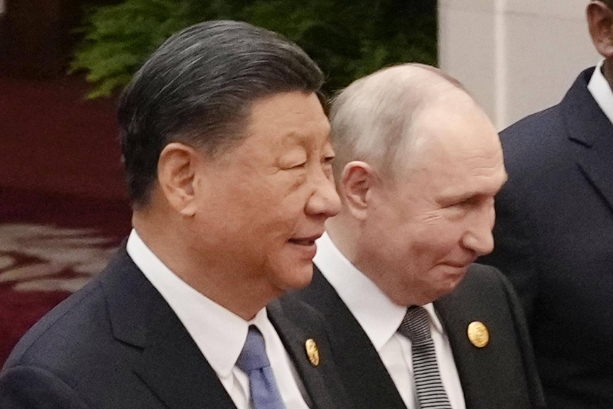 China holds Belt and Road int l forum Chinese President Xi Jinping L and Russian President Vladimir Putin attend a photo session for participants of an international forum on China s signature Belt an ...