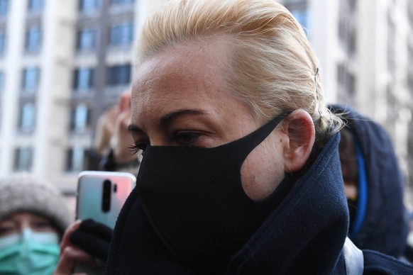 Julia Nawalnaja trug eine schwarze Gesichtsmaske.