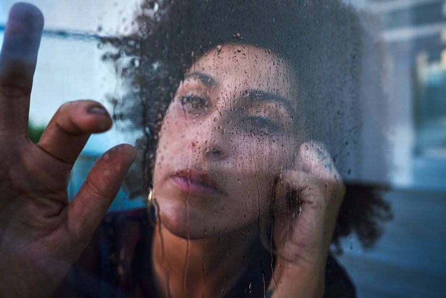 Portrait of an afro woman in winter Granada, AL, Spain PUBLICATIONxINxGERxSUIxAUTxONLY CR_FPOBYG210203-635775-01 ,model released, Symbolfoto