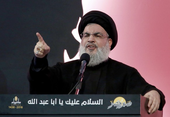 ARCHIV - 11.10.2016, Libanon, Beirut: Hassan Nasrallah, Hisbollah-Chef, spricht am Aschura-Tag. (zu dpa &quot;Hisbollah-Chef will nach Hamas-Angriff sein Schweigen brechen&quot;) Foto: picture allianc ...