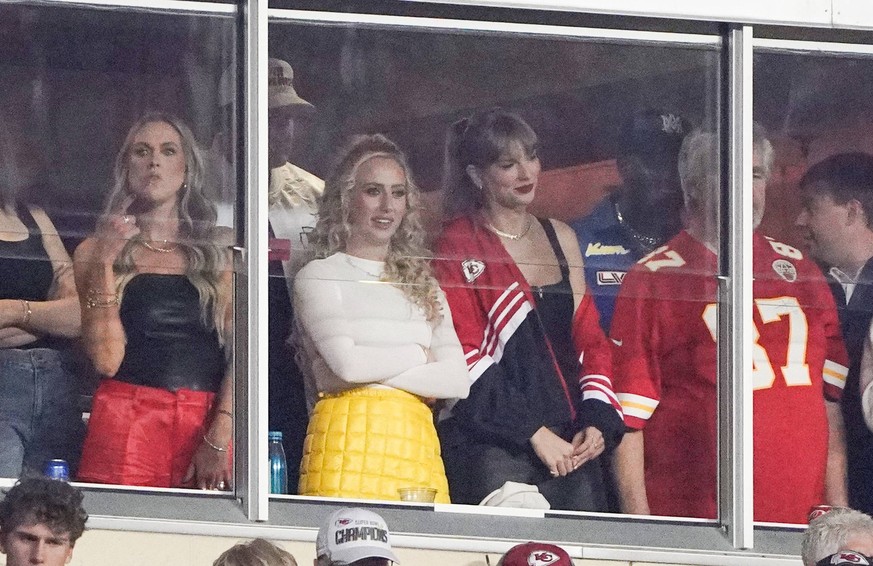 NFL: Denver Broncos at Kansas City Chiefs Oct 12, 2023 Kansas City, Missouri, USA Recording artist Taylor Swift watches the game next to Britney Mahomes against the Denver Broncos during the first hal ...