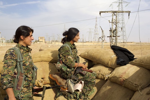 Syria, Rojava: soldier of the People s Protection Units in Hassage North-East of Syria, Rojava: The Kobani canton, in the Federation of Northern Syria Rojava, more commonly known as Syrian Kurdistan o ...