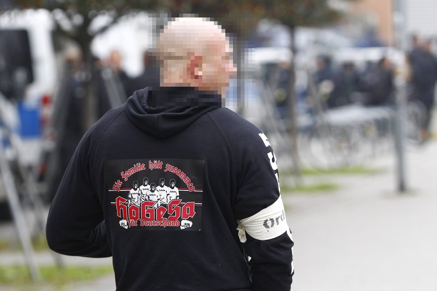 Muss wahrscheinlich zuhause bleiben. Ein Hooligan bei der "Hogesa"-Kundgebung in Köln 2014.
