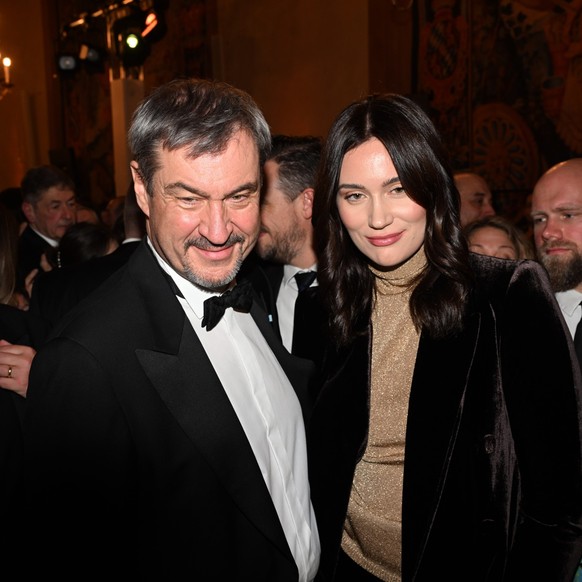 10.01.2025, Bayern, München: Der bayerische Ministerpräsident Markus Söder (CSU) und seine Tochter Gloria-Sophie Burkandt zeigen sich bei seinem Neujahrsempfang in der Münchner Residenz. Foto: Felix H ...