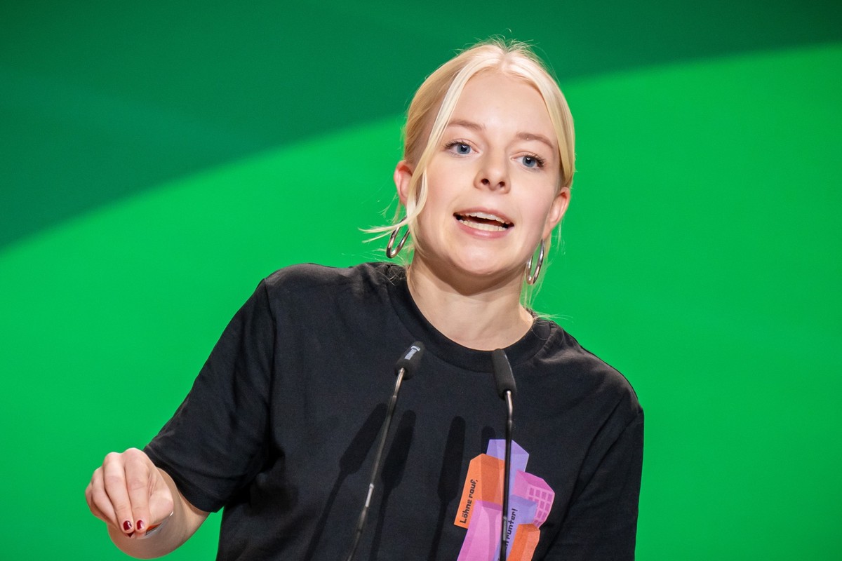 Jette Nietzard, Sprecherin der Grünen Jugend, spricht bei der Bundesdelegiertenkonferenz der Grünen. Beim dreitägigen Parteitag von Bündnis90/Die Grünen soll ein neuer Bundesvorstand gewählt und Rober ...