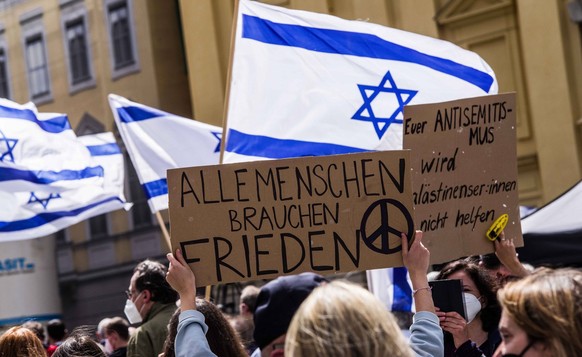 May 14, 2021, Munich, Bavaria, Germany: Two days after a controversial oeFree Palestine demo on the same site and after a spate of anti-semitic and anti-Israel attacks in Germany, members of Jewish or ...