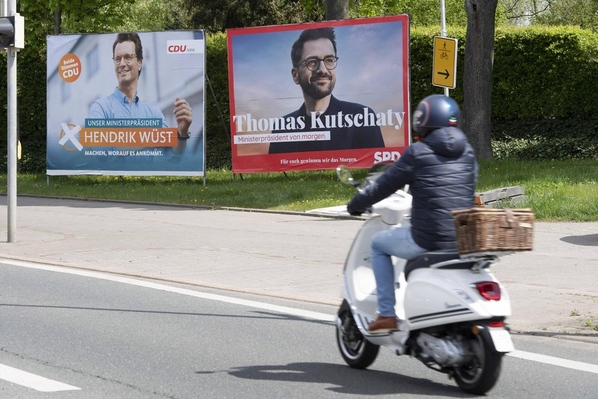 Die Wahlplakate der beiden Spitzenkandidaten in NRW: Hendrik Wüst (CDU, links) und Thomas Kutschaty (SPD).