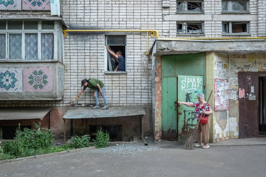 Shelling In Mykolaiv, Ukraine Local residents and citizens are seen looking at the damages caused by the blast of three artillery shells, in the Korabel nyi district, south of Mykolaiv, Ukraine, 2022- ...