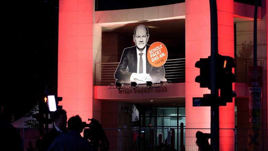 Das Willy-Brandt-Haus, die Zentrale der SPD, am Abend der Bundestagswahl. 
