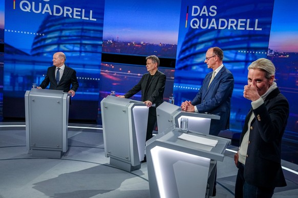 16.02.2025, Berlin: Bundeskanzler Olaf Scholz (l-r, SPD), Robert Habeck (Bündnis 90/Die Grünen), Bundesminister für Wirtschaft und Klimaschutz, Friedrich Merz, Unions Kanzlerkandidat und CDU Bundesvor ...