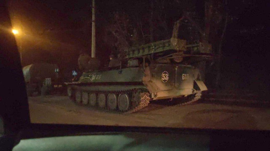 DONETSK, UKRAINE - FEBRUARY 23: Russian military tanks and armored vehicles advance in Donetsk, Ukraine on February 24, 2022. Stringer / Anadolu Agency