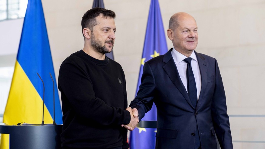 Berlin, Deutschland. 11. Oktober 2024. Pressekonferenz mit Wolodymyr Selenskyj und deutschem Bundeskanzler Olaf Scholz bei Arbeitsbesuch des Pr