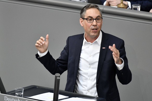 Michael Schrodi in der 225. Sitzung des Deutschen Bundestages im Reichstagsgebäude. Berlin, 23.04.2021 *** Michael Schrodi at the 225 session of the German Bundestag in the Reichstag building Berlin, ...