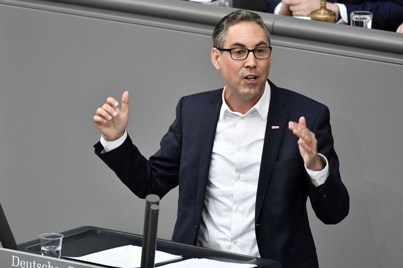 Michael Schrodi in der 225. Sitzung des Deutschen Bundestages im Reichstagsgebäude. Berlin, 23.04.2021 *** Michael Schrodi at the 225 session of the German Bundestag in the Reichstag building Berlin,  ...