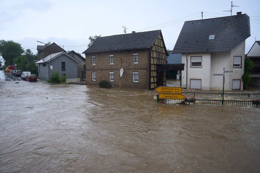 14.07.2021, Rheinland-Pfalz, Esch: Die Stra